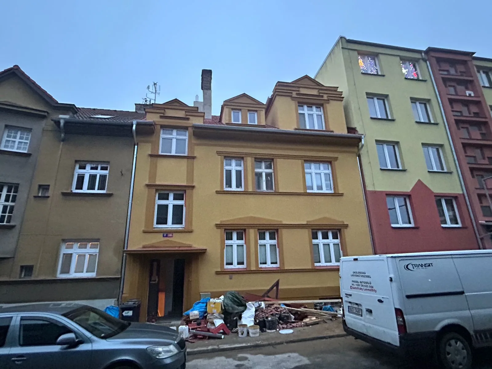 Hotový bytový dům v centru Litoměřic s novou pálenou střechou